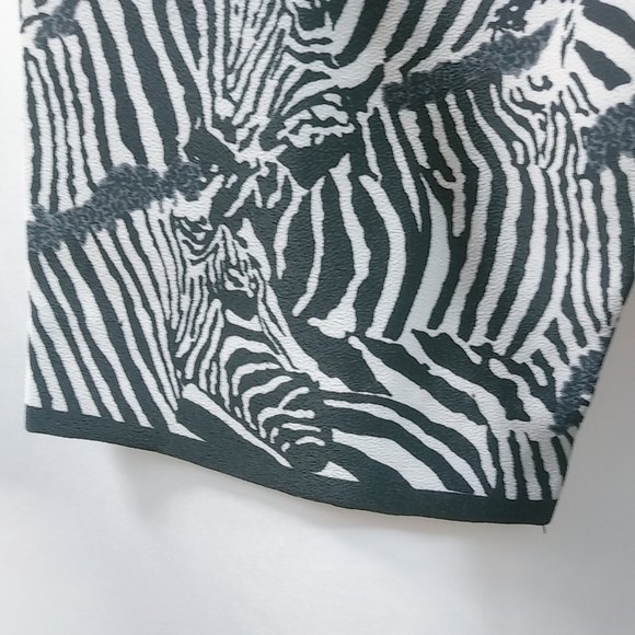 HBS 16 Zebra Wrap Tunic Top Plus - Picture 10 of 10